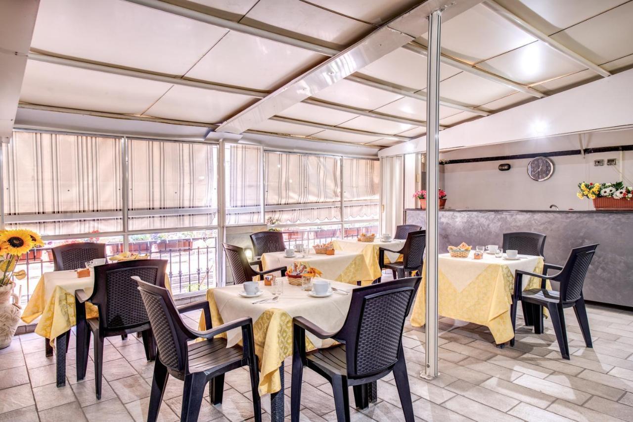 Napoli'S Gold Hotel Exterior photo